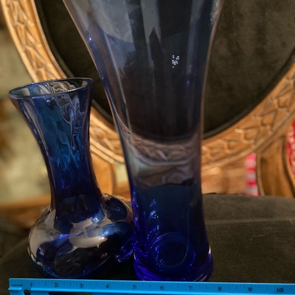 Two Blue glass flower vases. - Picture 5 of 9